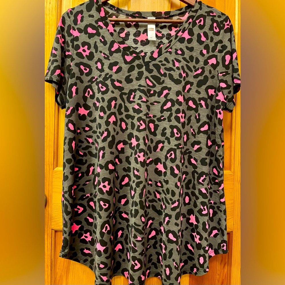 Women’s “Jules & James” Colorful Cheetah Print Top